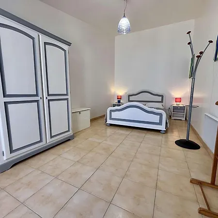 Maison Renovee 3 Pieces, Cour Commune A Pierre D'oleron - Fr-1-246a-351